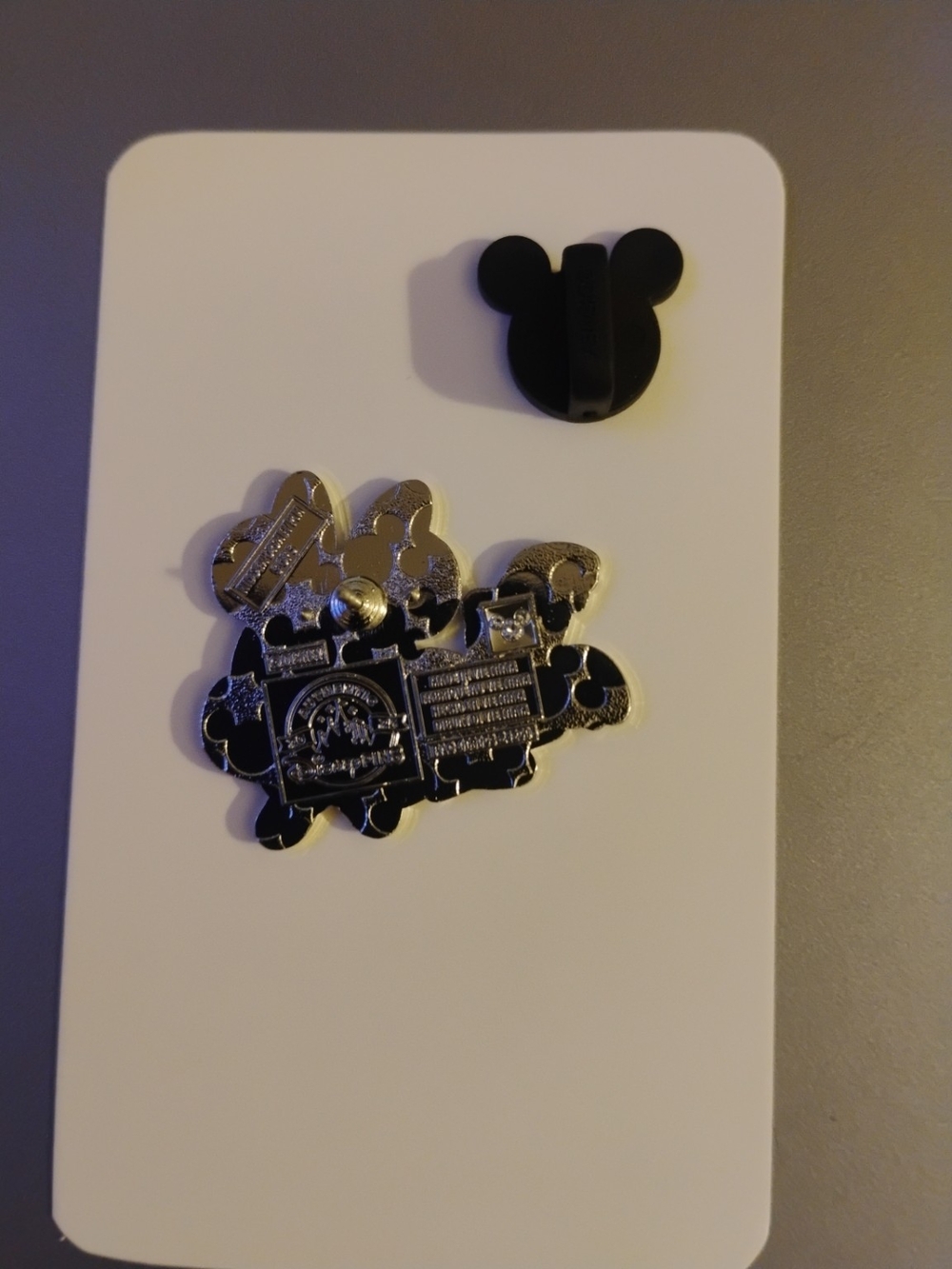 Disney Parks Minnie Mouse Collectors Polka Dot Enamel Trading Pin Official NWOT - Picture 2 of 2